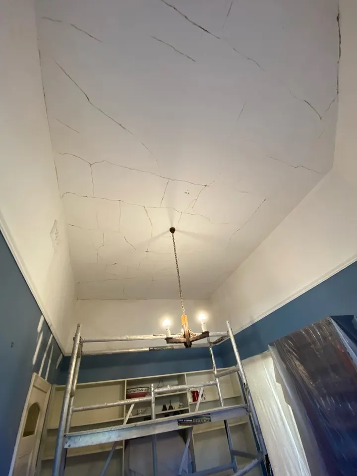 Cracked bedroom ceiling in Castlemaine before repair