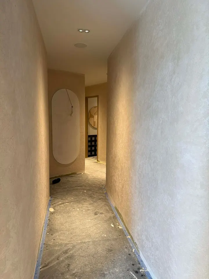 Hallway finished in Venetian plaster